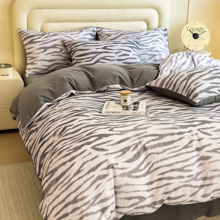 91家纺网 家纺一手货源 找家纺 印季家纺 2025新款数码印花全棉纯棉加厚磨毛四件套 星光条纹（灰）