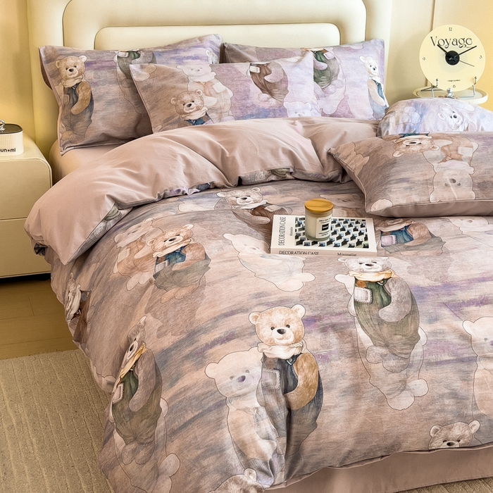 91家纺网 家纺一手货源 找家纺 印季家纺 2025新款数码印花全棉纯棉加厚磨毛四件套 熊熊童话（紫）