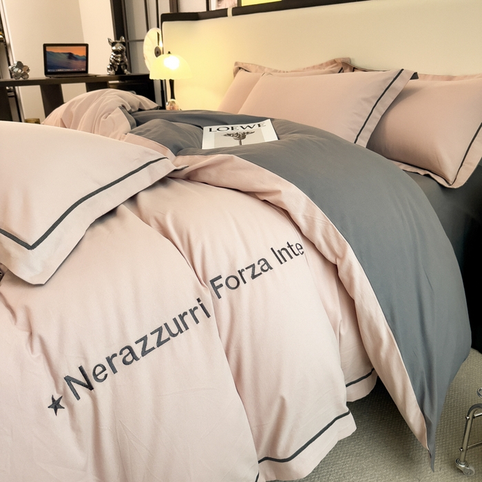 91家纺网 家纺一手货源 找家纺 印季家纺 2025新款绣花一字绣全棉纯棉加厚磨毛四件套 海棠粉-深灰