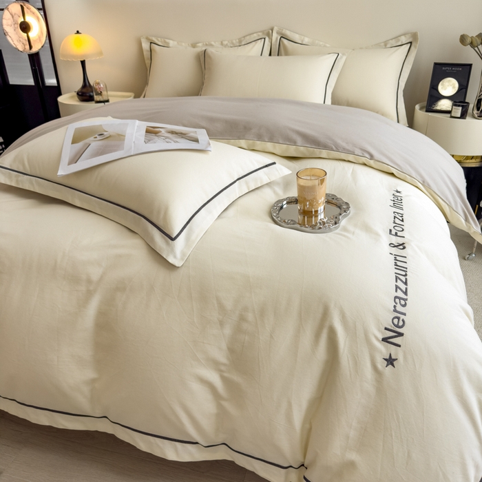 91家纺网 家纺一手货源 找家纺 印季家纺 2025新款绣花一字绣全棉纯棉加厚磨毛四件套 奶昔白-星空银