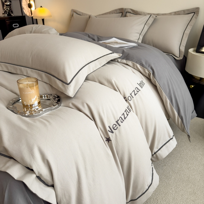 91家纺网 家纺一手货源 找家纺 印季家纺 2025新款绣花一字绣全棉纯棉加厚磨毛四件套 星空银-深灰