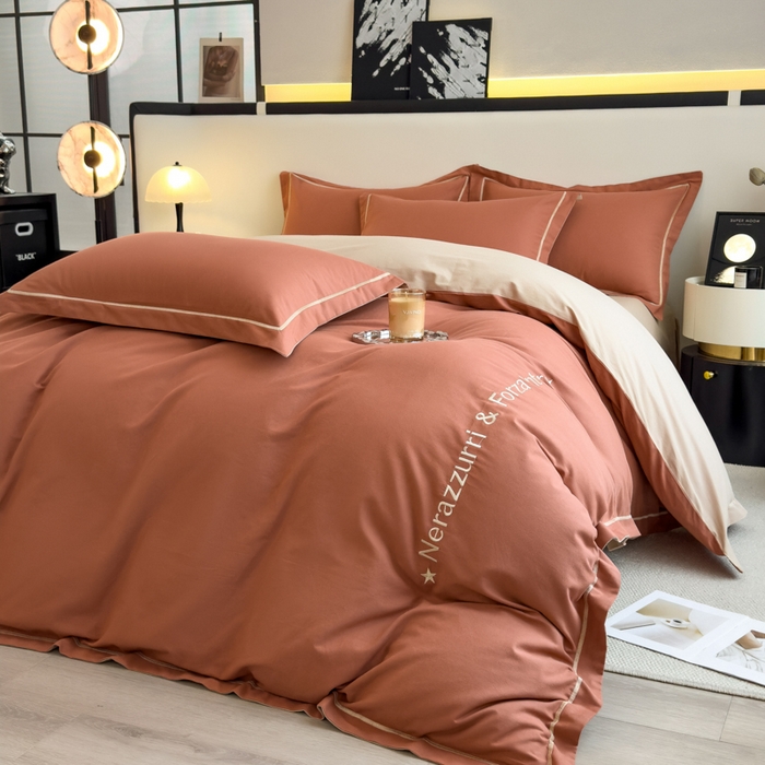 91家纺网 家纺一手货源 找家纺 印季家纺 2025新款绣花一字绣全棉纯棉加厚磨毛四件套 太妃棕-奶油驼