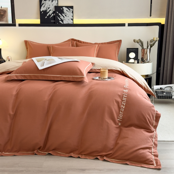 91家纺网 家纺一手货源 找家纺 印季家纺 2025新款绣花一字绣全棉纯棉加厚磨毛四件套 太妃棕-奶油驼