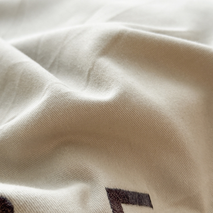 91家纺网 家纺一手货源 找家纺 印季家纺 2025新款绣花一字绣全棉纯棉加厚磨毛四件套 星空银-深灰