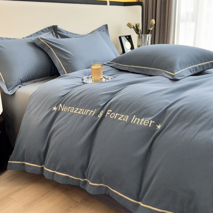 91家纺网 家纺一手货源 找家纺 印季家纺 2025新款绣花一字绣全棉纯棉加厚磨毛四件套 宝石蓝-深灰