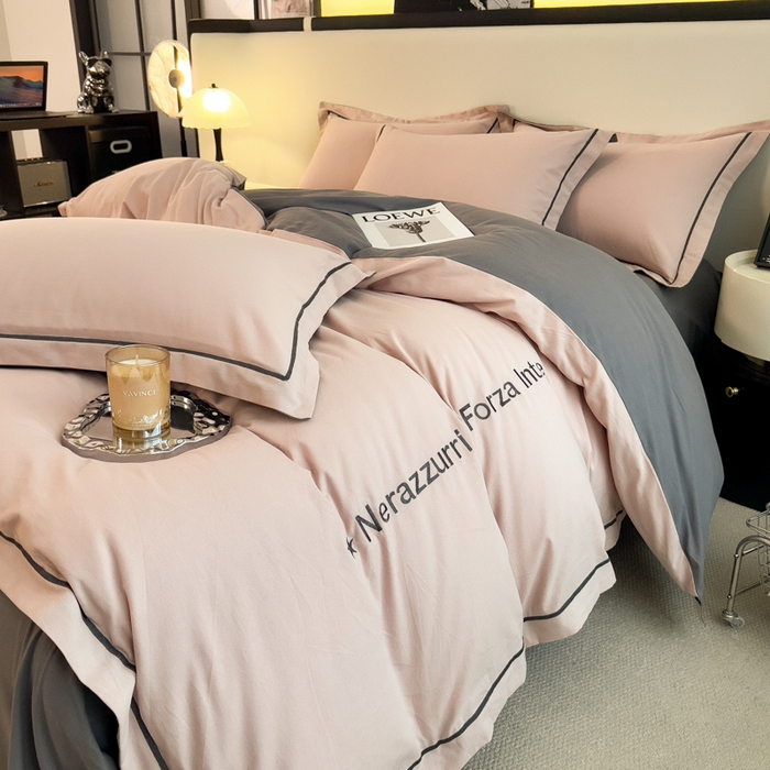 91家纺网 家纺一手货源 找家纺 印季家纺 2025新款绣花一字绣全棉纯棉加厚磨毛四件套 海棠粉-深灰