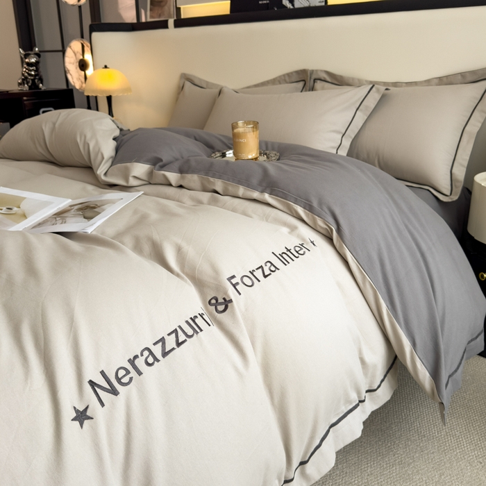 91家纺网 家纺一手货源 找家纺 印季家纺 2025新款绣花一字绣全棉纯棉加厚磨毛四件套 星空银-深灰