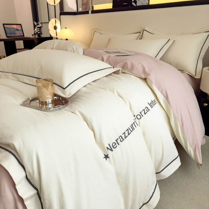 91家纺网 家纺一手货源 找家纺 印季家纺 2025新款绣花一字绣全棉纯棉加厚磨毛四件套 奶昔白-梦幻粉