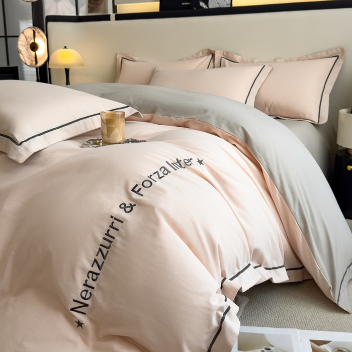 91家纺网 家纺一手货源 找家纺 印季家纺 2025新款绣花一字绣全棉纯棉加厚磨毛四件套 梦幻粉-星空银