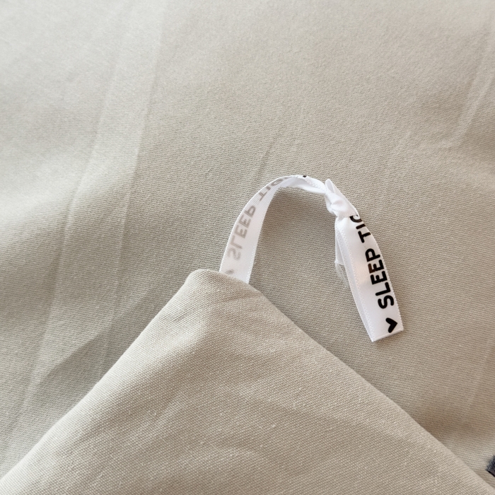 91家纺网 家纺一手货源 找家纺 印季家纺 2025新款绣花一字绣全棉纯棉加厚磨毛四件套 星空银-深灰