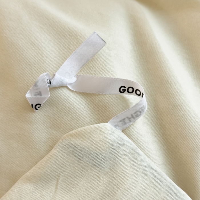 91家纺网 家纺一手货源 找家纺 印季家纺 2025新款绣花一字绣全棉纯棉加厚磨毛四件套 奶昔白-梦幻粉