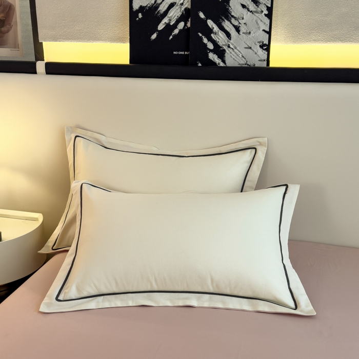 91家纺网 家纺一手货源 找家纺 印季家纺 2025新款绣花一字绣全棉纯棉加厚磨毛四件套 奶昔白-梦幻粉