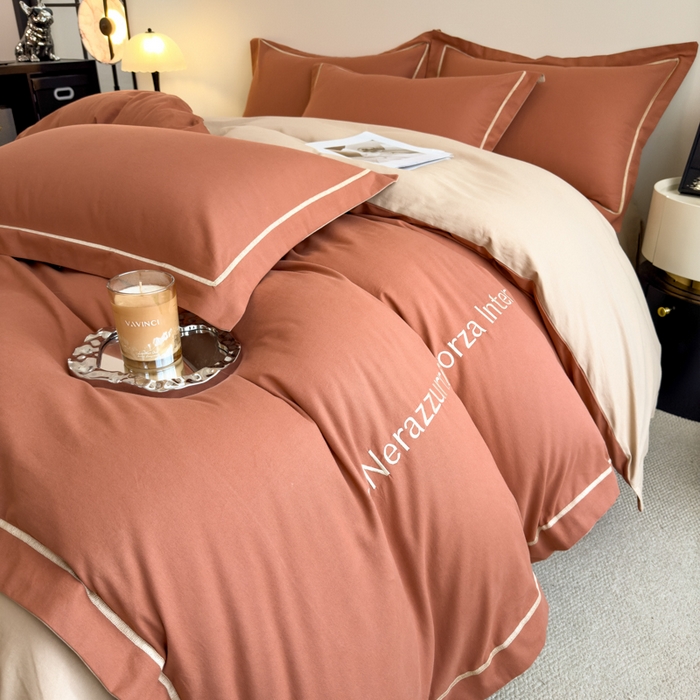 91家纺网 家纺一手货源 找家纺 印季家纺 2025新款绣花一字绣全棉纯棉加厚磨毛四件套 太妃棕-奶油驼