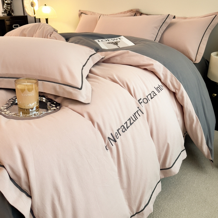 91家纺网 家纺一手货源 找家纺 印季家纺 2025新款绣花一字绣全棉纯棉加厚磨毛四件套 海棠粉-深灰