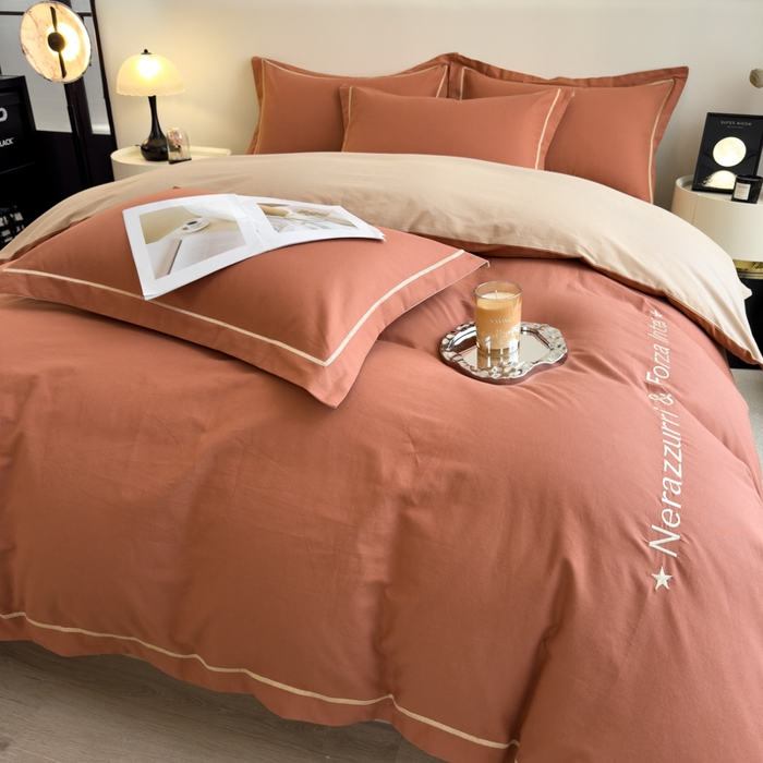 91家纺网 家纺一手货源 找家纺 印季家纺 2025新款绣花一字绣全棉纯棉加厚磨毛四件套 太妃棕-奶油驼