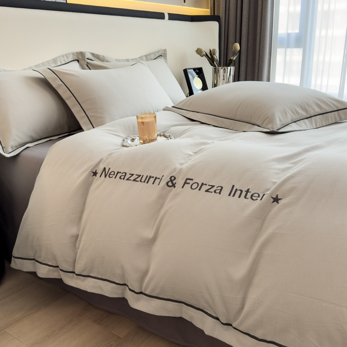 91家纺网 家纺一手货源 找家纺 印季家纺 2025新款绣花一字绣全棉纯棉加厚磨毛四件套 星空银-深灰