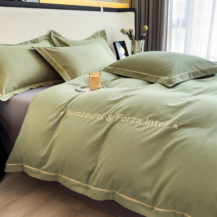 91家纺网 家纺一手货源 找家纺 印季家纺 2025新款绣花一字绣全棉纯棉加厚磨毛四件套 松柏绿-深灰