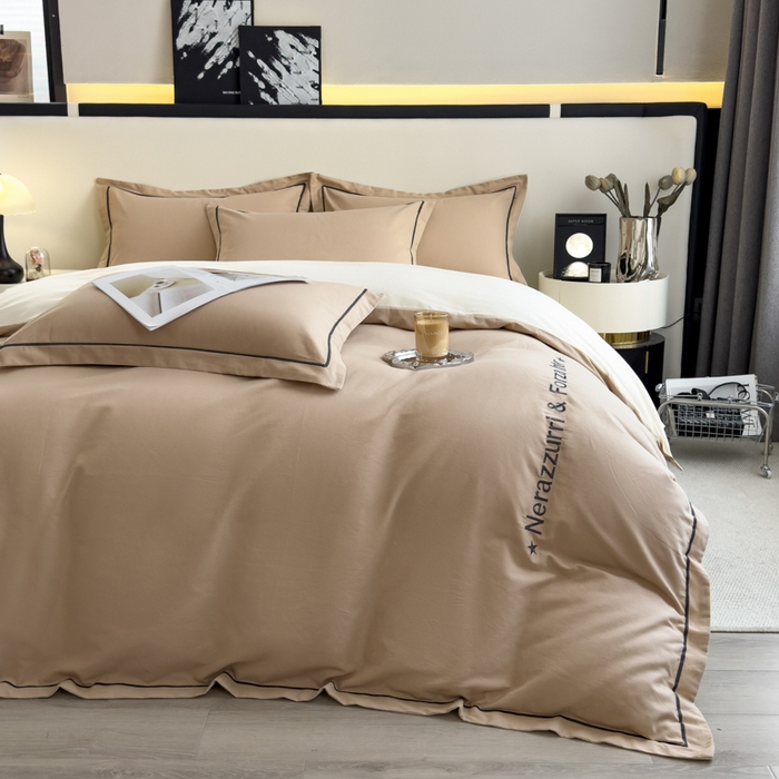 91家纺网 家纺一手货源 找家纺 印季家纺 2025新款绣花一字绣全棉纯棉加厚磨毛四件套 奶油驼-奶昔白