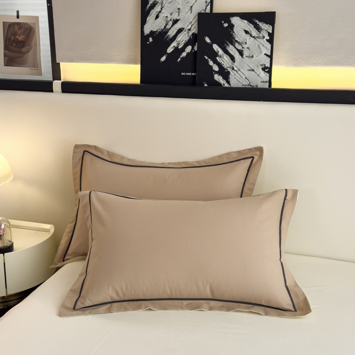 91家纺网 家纺一手货源 找家纺 印季家纺 2025新款绣花一字绣全棉纯棉加厚磨毛四件套 奶油驼-奶昔白