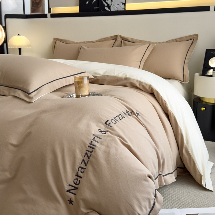 91家纺网 家纺一手货源 找家纺 印季家纺 2025新款绣花一字绣全棉纯棉加厚磨毛四件套 奶油驼-奶昔白