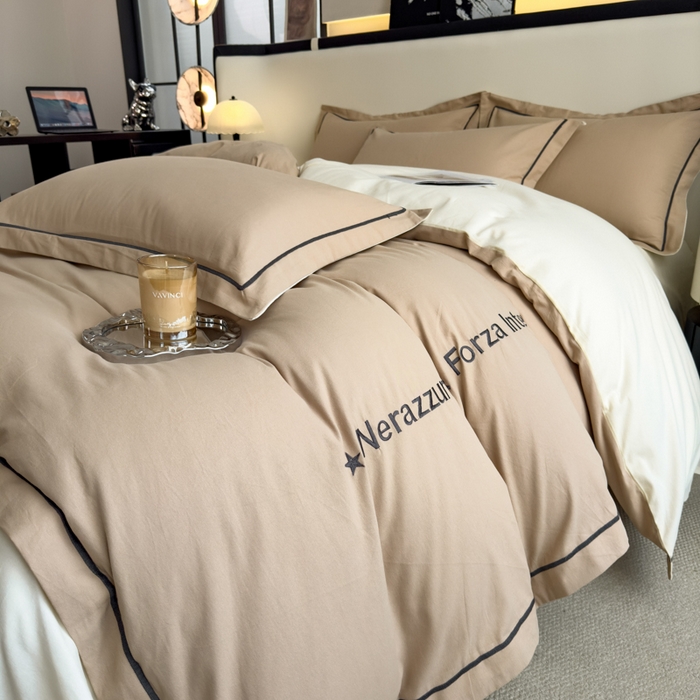 91家纺网 家纺一手货源 找家纺 印季家纺 2025新款绣花一字绣全棉纯棉加厚磨毛四件套 奶油驼-奶昔白