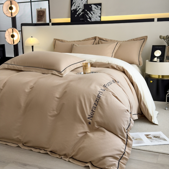 91家纺网 家纺一手货源 找家纺 印季家纺 2025新款绣花一字绣全棉纯棉加厚磨毛四件套 奶油驼-奶昔白