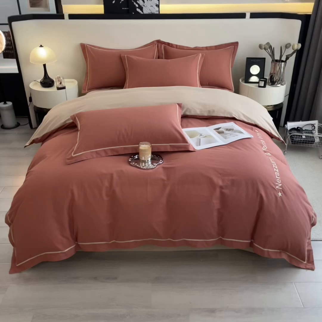 91家纺网 家纺一手货源 找家纺 印季家纺 2025新款绣花一字绣全棉纯棉加厚磨毛四件套 太妃棕-奶油驼