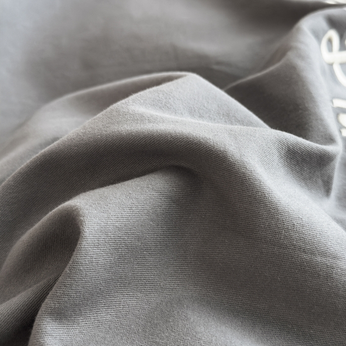 91家纺网 家纺一手货源 找家纺 印季家纺 2025新款绣花一字绣全棉纯棉加厚磨毛四件套 深灰-星空银