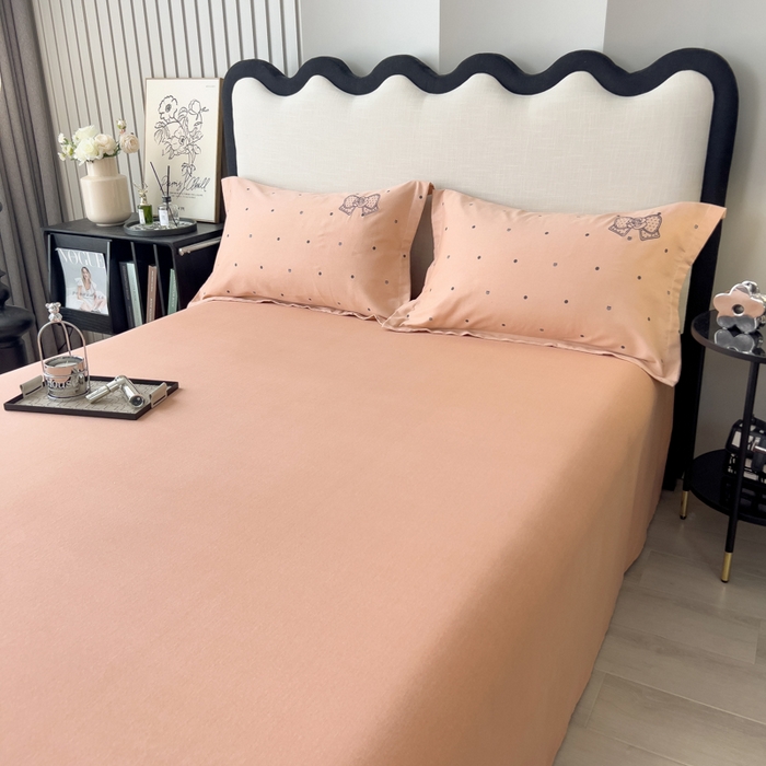 91家纺网 家纺一手货源 找家纺 印季家纺 2025新款全棉纯棉波点蝴蝶结绣花混纺磨毛四件套 香奈粉