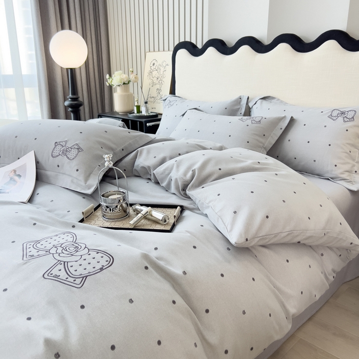 91家纺网 家纺一手货源 找家纺 （总）印季家纺 2025新款全棉纯棉波点蝴蝶结绣花混纺磨毛四件套