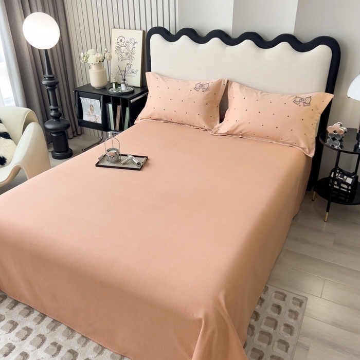 91家纺网 家纺一手货源 找家纺 印季家纺 2025新款全棉纯棉波点蝴蝶结绣花混纺磨毛四件套 香奈粉