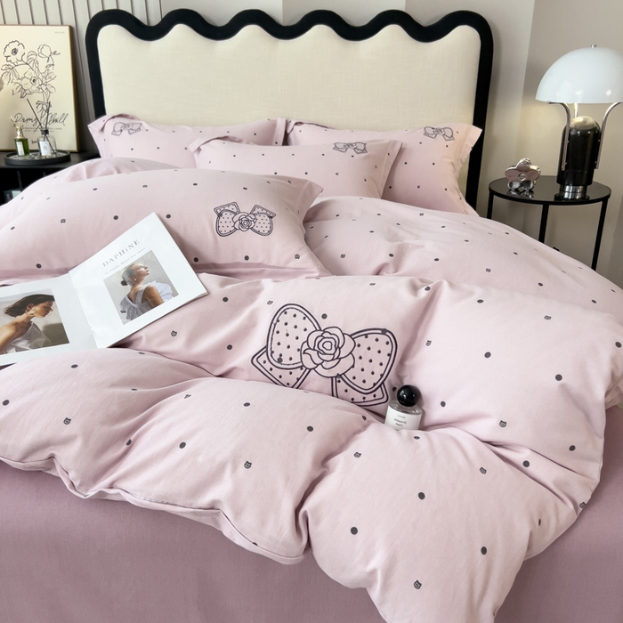 91家纺网 家纺一手货源 找家纺 （总）印季家纺 2025新款全棉纯棉波点蝴蝶结绣花混纺磨毛四件套