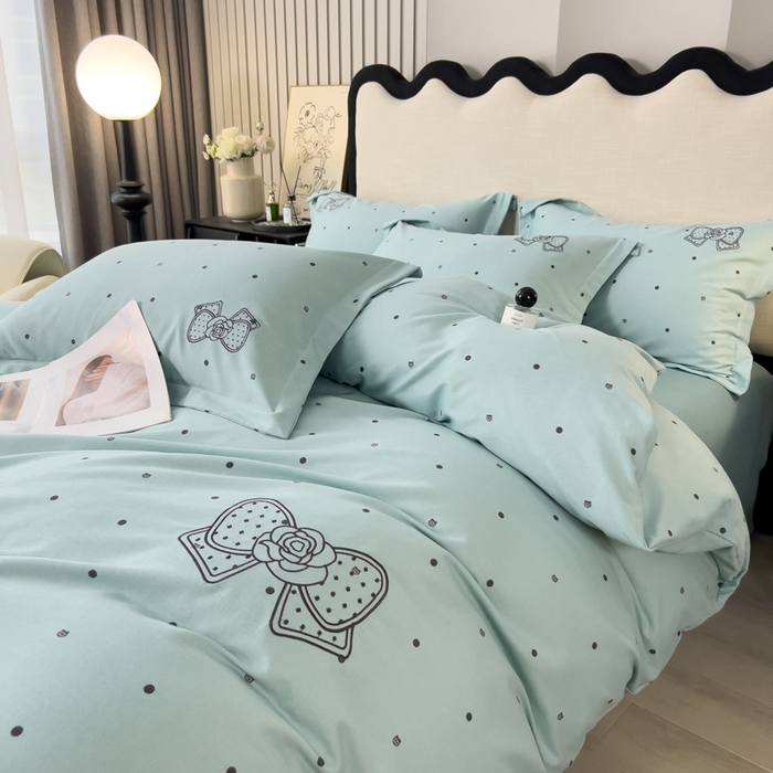 91家纺网 家纺一手货源 找家纺 印季家纺 2025新款全棉纯棉波点蝴蝶结绣花混纺磨毛四件套 星河兰