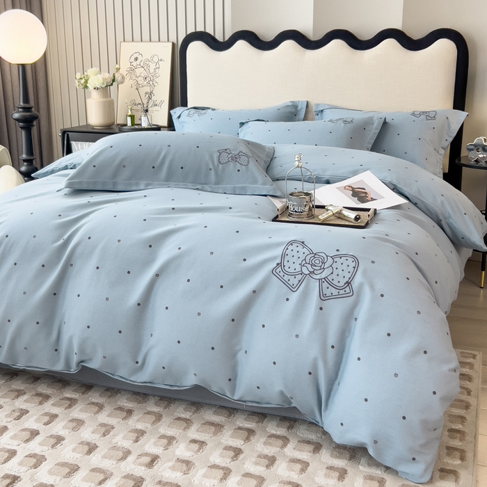 91家纺网 家纺一手货源 找家纺 印季家纺 2025新款全棉纯棉波点蝴蝶结绣花混纺磨毛四件套 螺甸青-灰