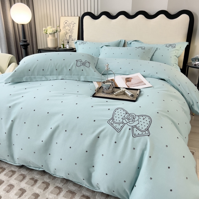 91家纺网 家纺一手货源 找家纺 印季家纺 2025新款全棉纯棉波点蝴蝶结绣花混纺磨毛四件套 星河兰