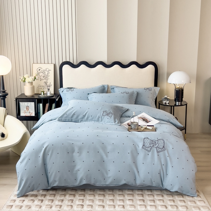 91家纺网 家纺一手货源 找家纺 印季家纺 2025新款全棉纯棉波点蝴蝶结绣花混纺磨毛四件套 螺甸青-灰