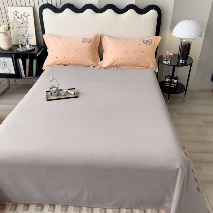 91家纺网 家纺一手货源 找家纺 印季家纺 2025新款全棉纯棉波点蝴蝶结绣花混纺磨毛四件套 香奈粉-灰