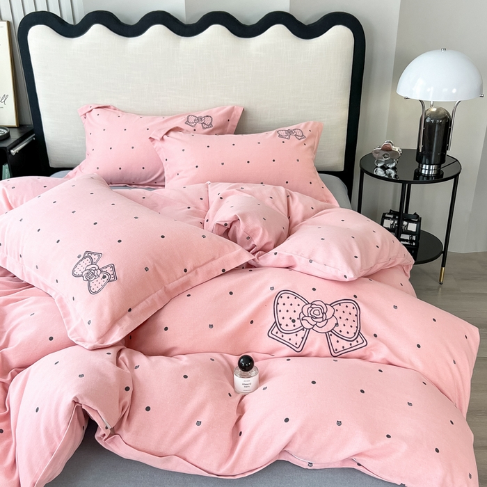 91家纺网 家纺一手货源 找家纺 印季家纺 2025新款全棉纯棉波点蝴蝶结绣花混纺磨毛四件套 优雅粉-灰