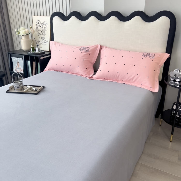 91家纺网 家纺一手货源 找家纺 印季家纺 2025新款全棉纯棉波点蝴蝶结绣花混纺磨毛四件套 优雅粉-灰