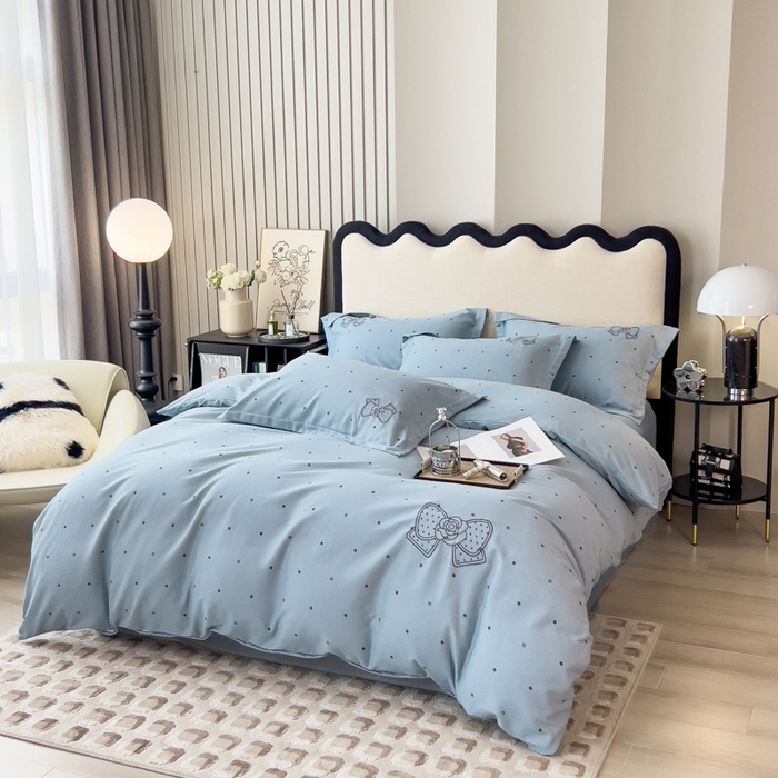 91家纺网 家纺一手货源 找家纺 印季家纺 2025新款全棉纯棉波点蝴蝶结绣花混纺磨毛四件套 螺甸青-灰