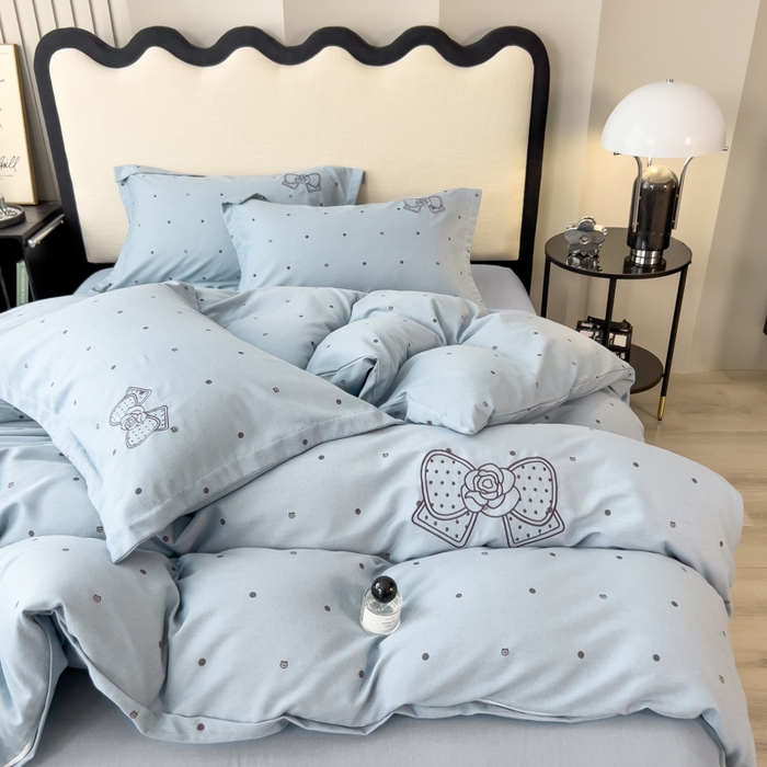 91家纺网 家纺一手货源 找家纺 印季家纺 2025新款全棉纯棉波点蝴蝶结绣花混纺磨毛四件套 螺甸青-灰