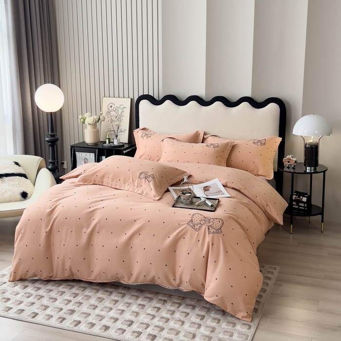 91家纺网 家纺一手货源 找家纺 印季家纺 2025新款全棉纯棉波点蝴蝶结绣花混纺磨毛四件套 香奈粉-灰