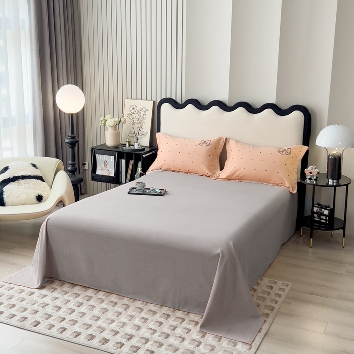 91家纺网 家纺一手货源 找家纺 印季家纺 2025新款全棉纯棉波点蝴蝶结绣花混纺磨毛四件套 香奈粉-灰