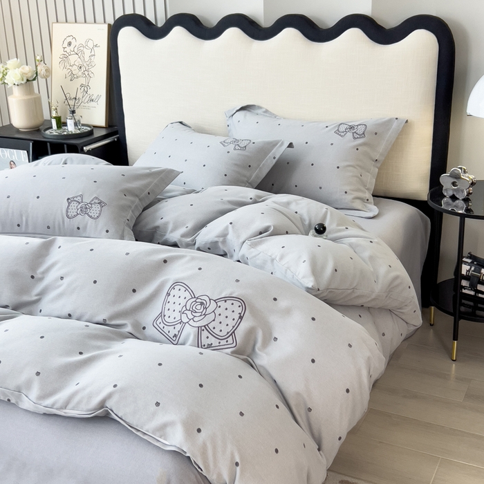 91家纺网 家纺一手货源 找家纺 （总）印季家纺 2025新款全棉纯棉波点蝴蝶结绣花混纺磨毛四件套