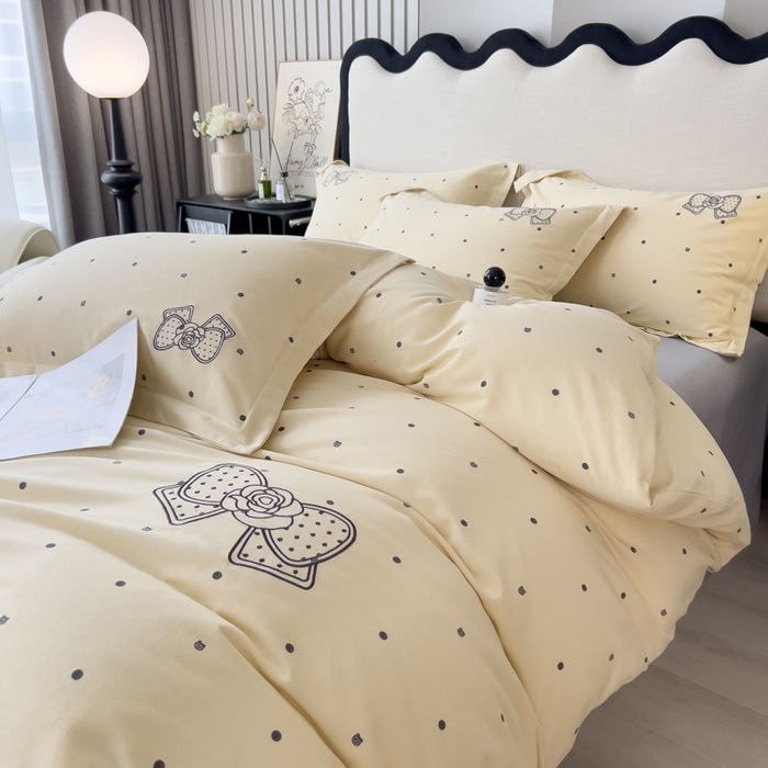 91家纺网 家纺一手货源 找家纺 印季家纺 2025新款全棉纯棉波点蝴蝶结绣花混纺磨毛四件套 奶昔白-灰