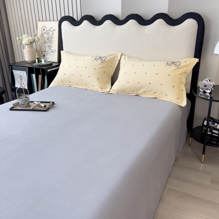 91家纺网 家纺一手货源 找家纺 印季家纺 2025新款全棉纯棉波点蝴蝶结绣花混纺磨毛四件套 奶昔白-灰