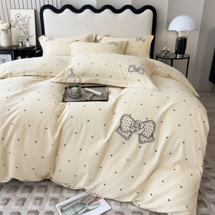 91家纺网 家纺一手货源 找家纺 印季家纺 2025新款全棉纯棉波点蝴蝶结绣花混纺磨毛四件套 奶昔白-灰