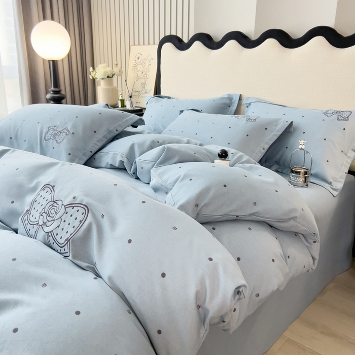 91家纺网 家纺一手货源 找家纺 印季家纺 2025新款全棉纯棉波点蝴蝶结绣花混纺磨毛四件套 螺甸青