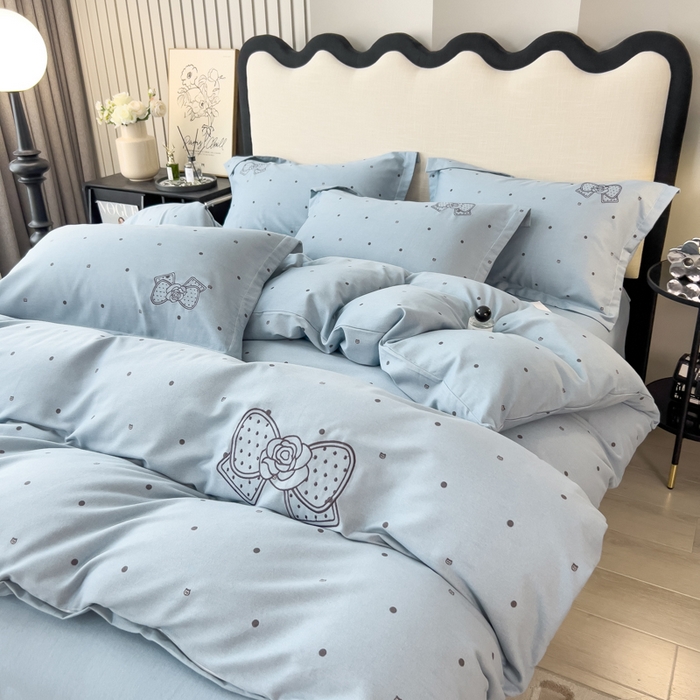 91家纺网 家纺一手货源 找家纺 印季家纺 2025新款全棉纯棉波点蝴蝶结绣花混纺磨毛四件套 螺甸青