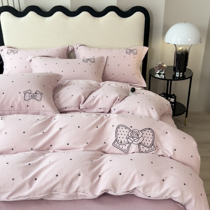 91家纺网 家纺一手货源 找家纺 印季家纺 2025新款全棉纯棉波点蝴蝶结绣花混纺磨毛四件套 木槿紫